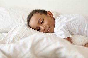 Os benefícios de uma boa noite de sono para as crianças: você sabe quais são?
