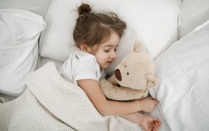 Qual a importância da criança dormir bem?