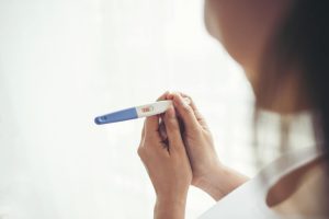Exame de gravidez após apresentar sintomas